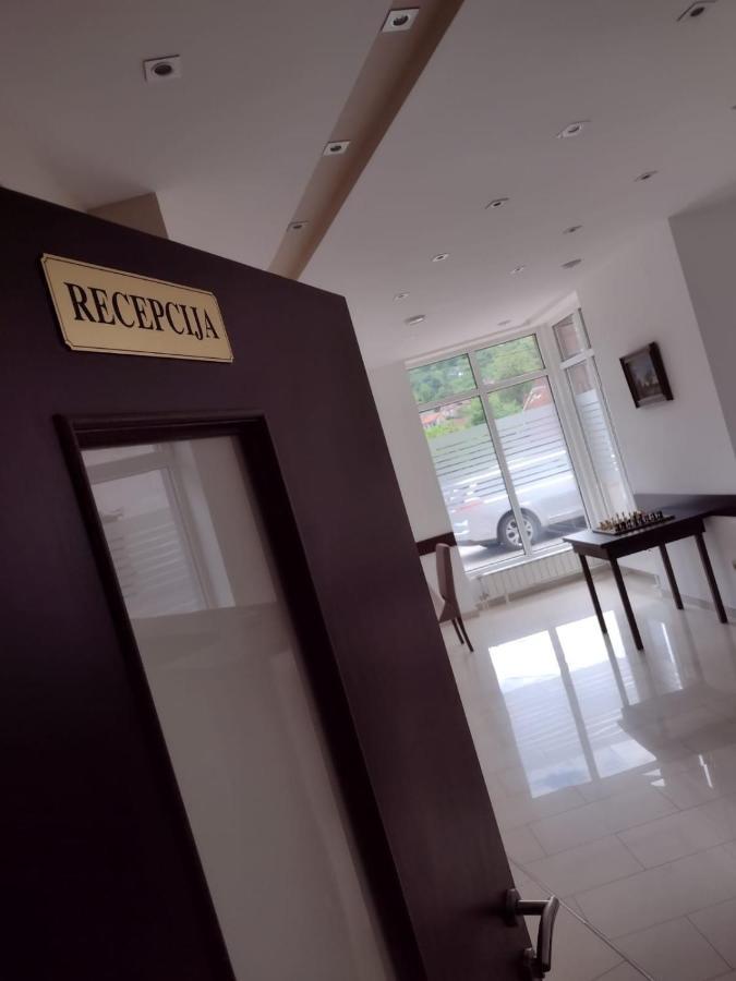 Zlatni San Hotel บันยา โควิลยาชา ภายนอก รูปภาพ